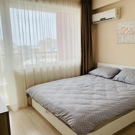 Central Prime Apartment & Private Parking