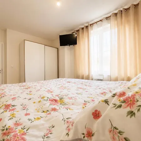 Appartamento Central Prime Apartment & Private Parking