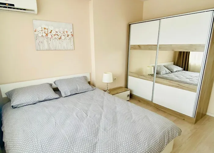 Old Town Prime & Parking شقة